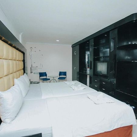 Hotel New Lilik Magelang Exteriör bild