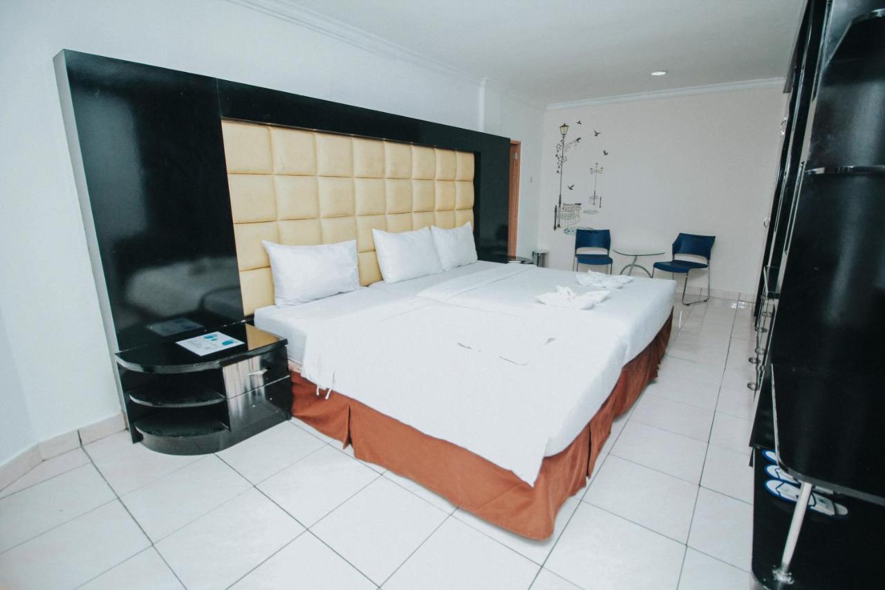 Hotel New Lilik Magelang Exteriör bild